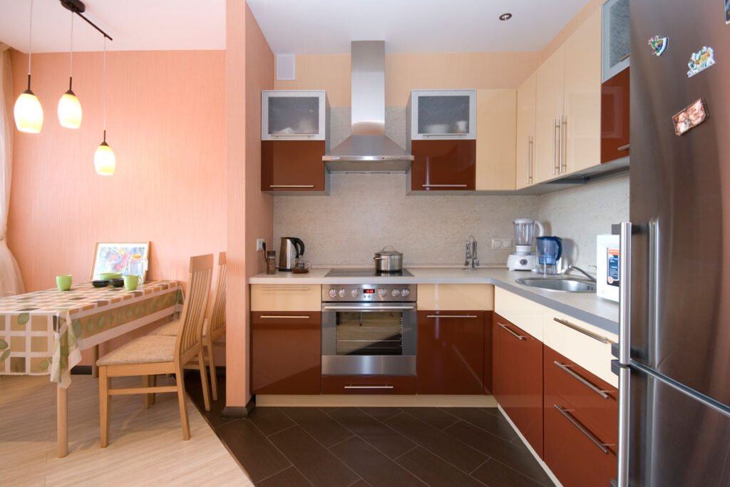 ремонт и отделка кухни в квартире Александра — комната 10 м2 фото